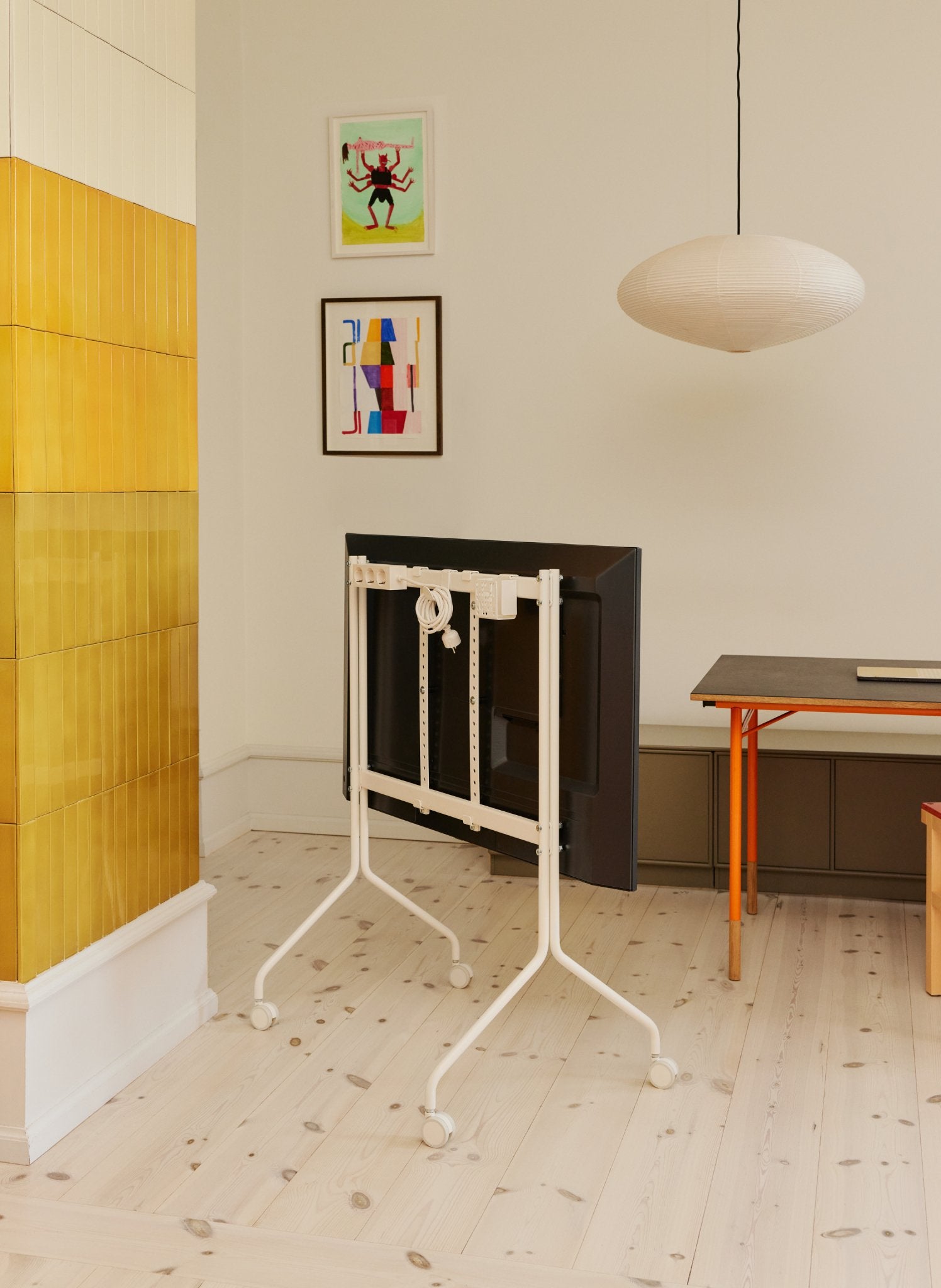 Pedestal Moon Rollin' TV Ständer 40 - 70 Zoll Weiß - hei - kju