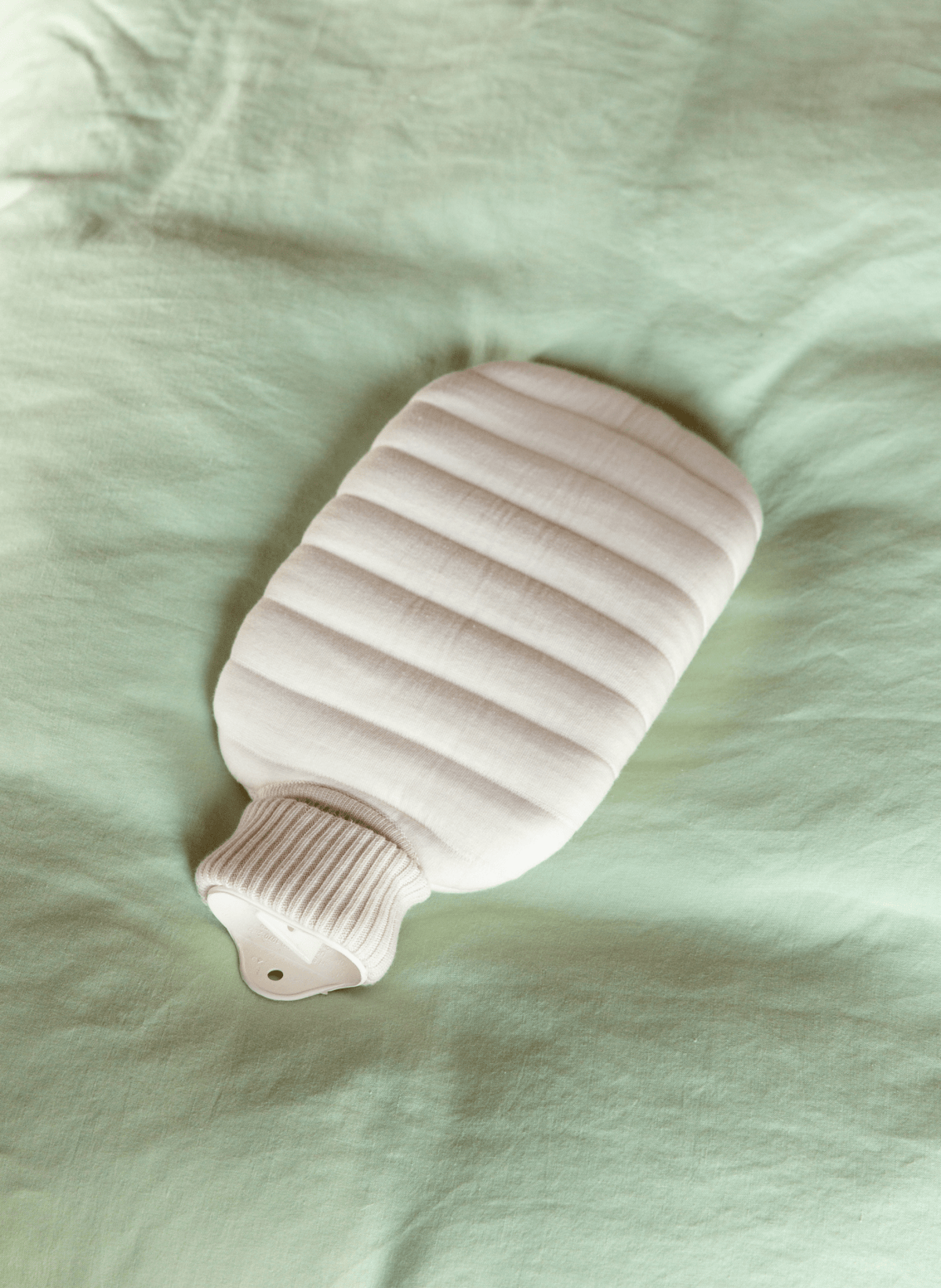Suite702 Puffy Wärmflasche Creme mit kuscheligem Bio-Baumwollbezug, 2 Liter (Kopie) - hei-kju