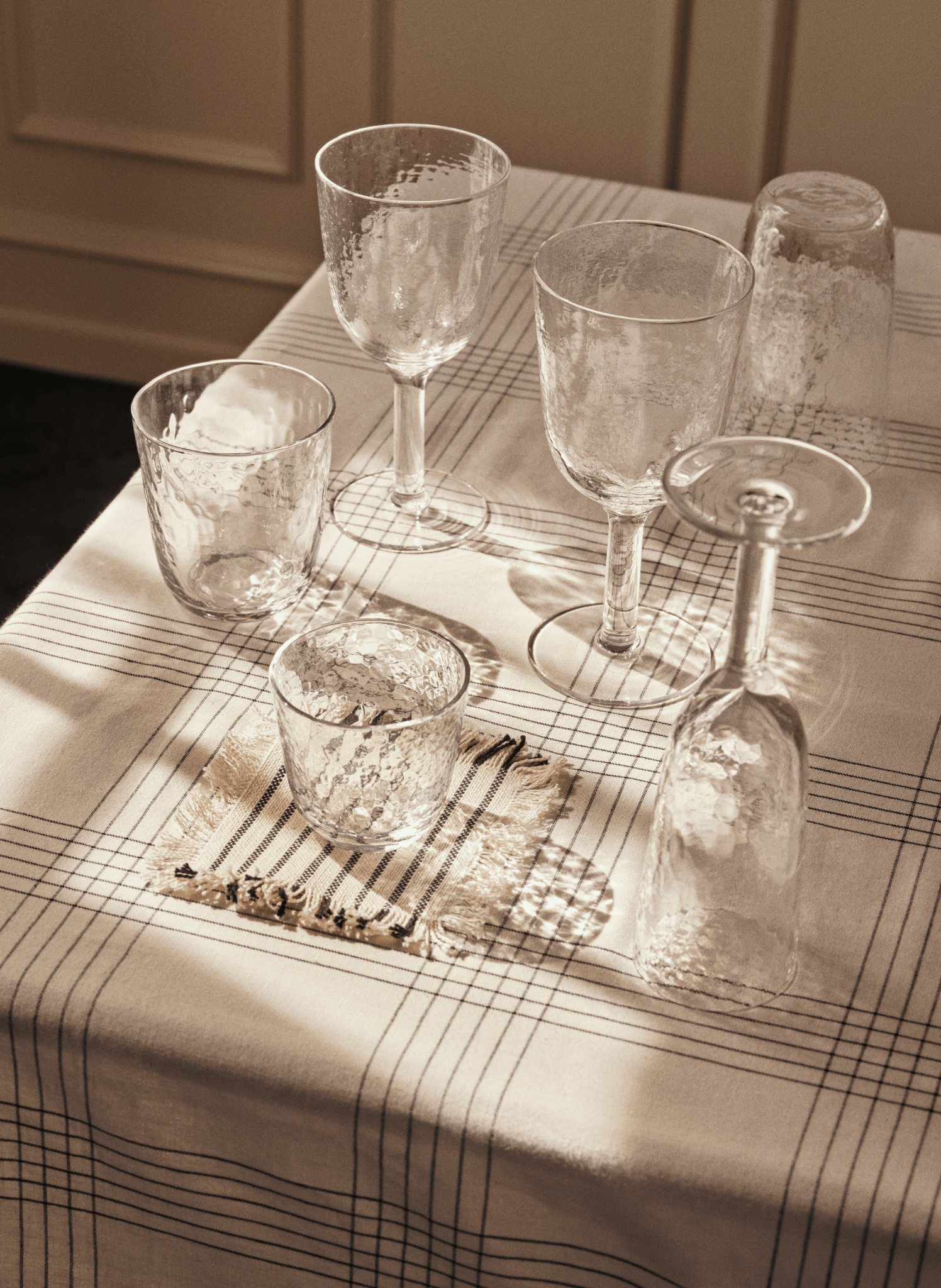 Broste Copenhagen Mundgeblasene Trinkgläser Hammered, 4er - Set - hei - kju