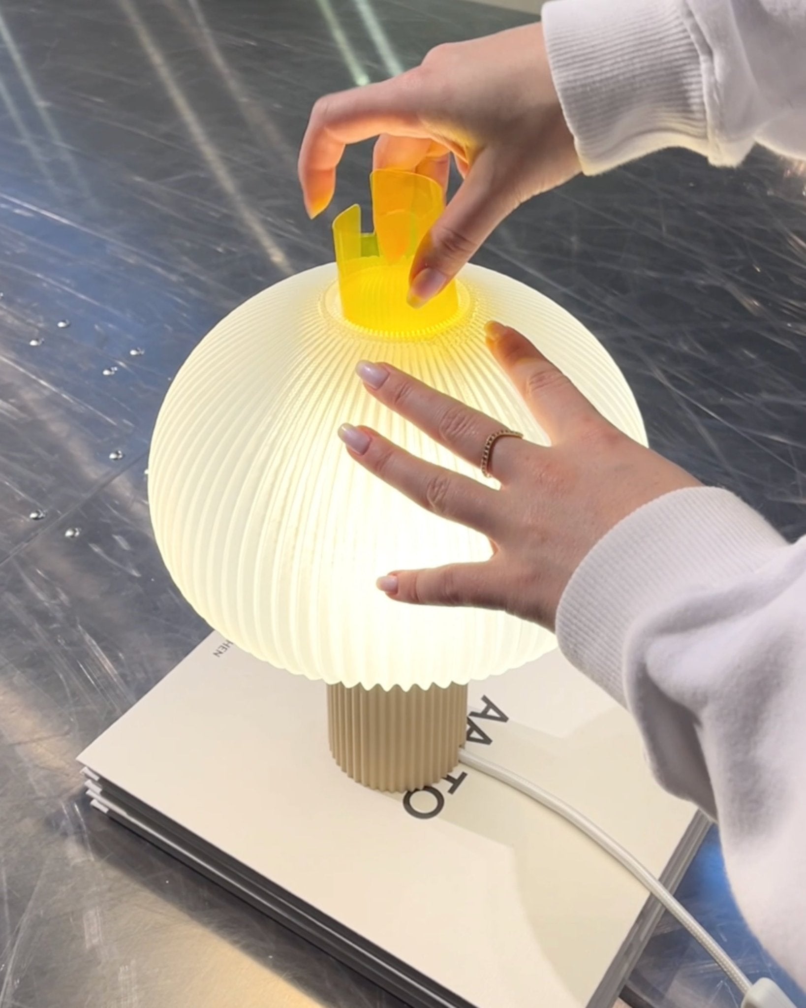 LOULA STUDIO Design Tischleuchte AURA mit Farbfilter System - hei - kju