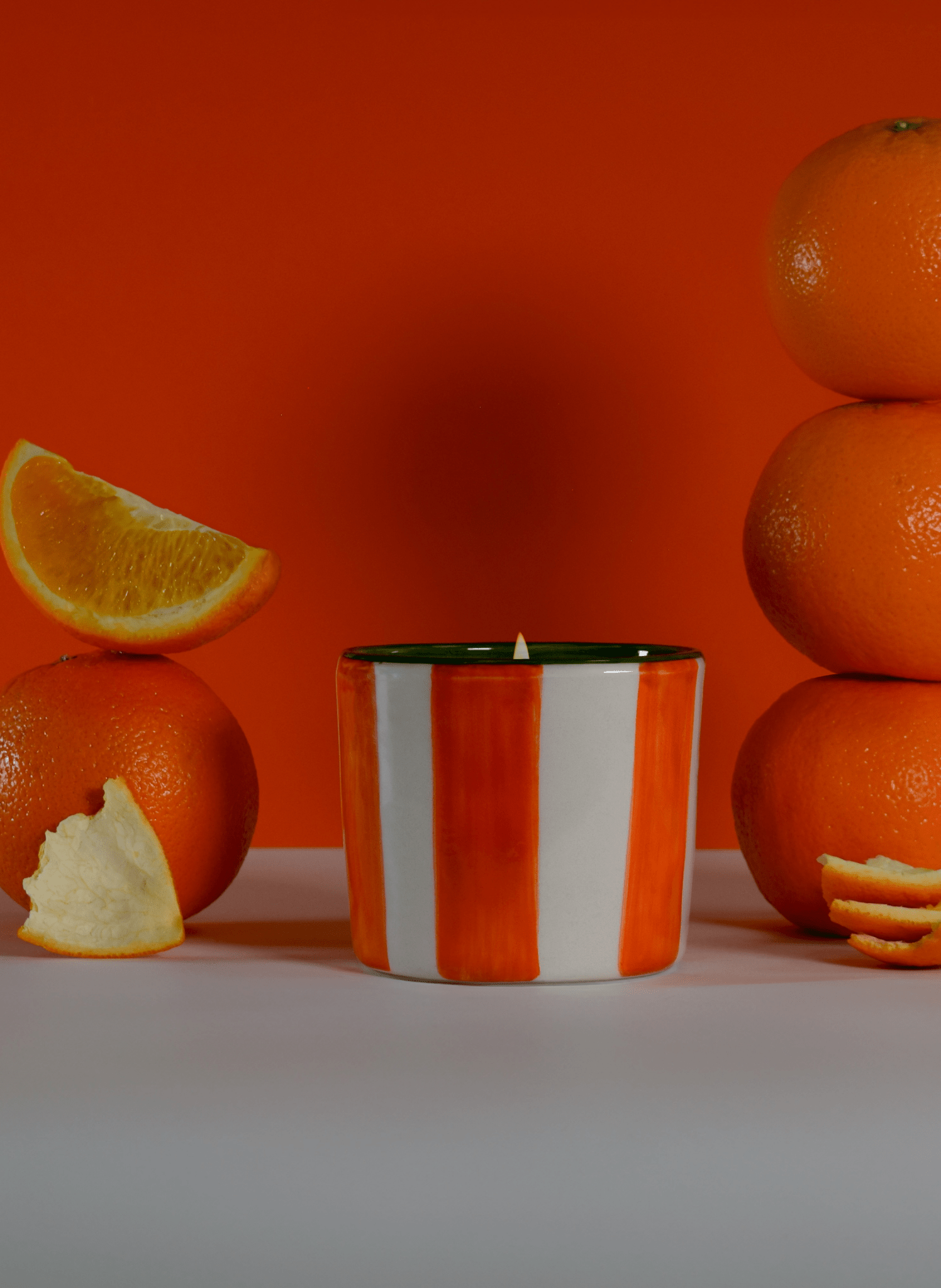 THE OLPHACTORY Duftkerze Jardin des Orangers – Orange gestreift im Keramikgefäß - hei - kju